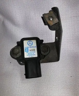 Mercedes-Benz Vito Viano W639 Air pressure sensor A0041533128 16244349 9223