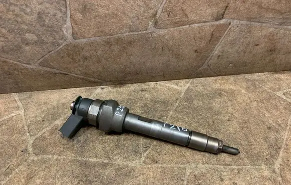 BMW 3 F30 F35 F31 Fuel injector 7798446