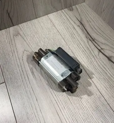 BMW 5 E39 Seat adjustment motor 0130008089 6385856 67318352193