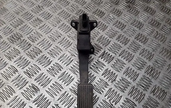 Peugeot 107 Accelerator throttle pedal 781100h010