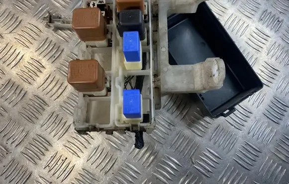 Nissan X-Trail T30 Fuse box set 411300 25230