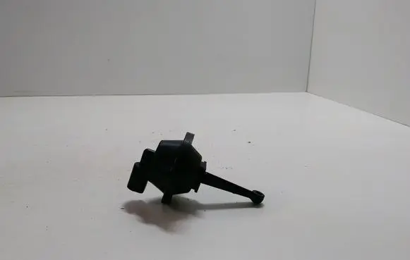 Volkswagen Golf IV Valve vacuum 06A129061