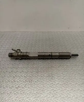 Audi A6 S6 C5 4B Fuel injector 059130201D 0432133805