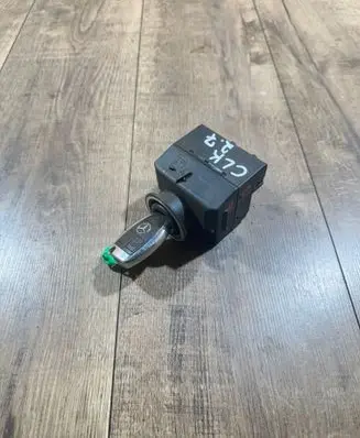 Mercedes-Benz C W203 Ignition lock 2095450908 5007222640206188 33002409