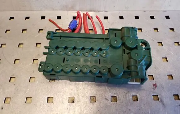 BMW 5 E39 Fuse module 8387543