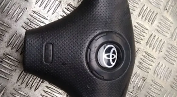 Toyota Yaris Steering wheel airbag cover 8T2P02ZJ0445 451300D040B