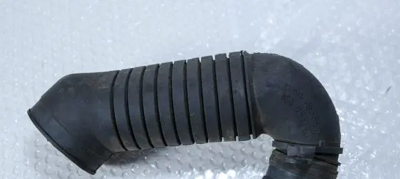 Audi A4 S4 B5 8D Intercooler hose/pipe 8D0129615J