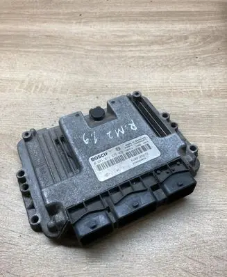 Renault Megane II Engine control unit/module ECU 8200305678 0281011275