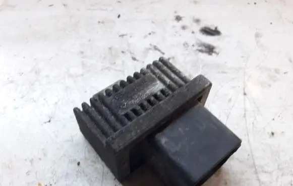 Renault Trafic II (X83) Glow plug pre-heat relay 7700115078
