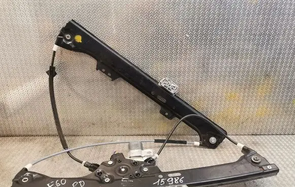 BMW 5 E60 E61 Front door window regulator with motor 7075668