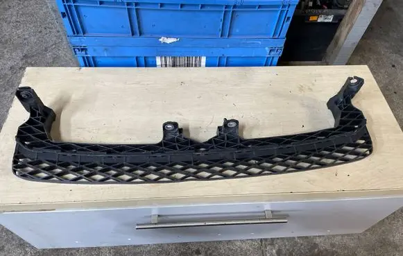 Volkswagen PASSAT B7 Front bumper mounting bracket 3AA807571