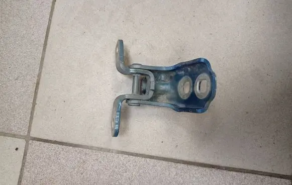 Chevrolet Volt II Front door upper hinge 80066P I12009T U63816B