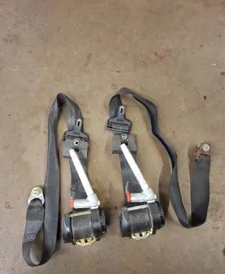 Mercedes-Benz E W124 Front seatbelt 1248600586 0433299 00046315