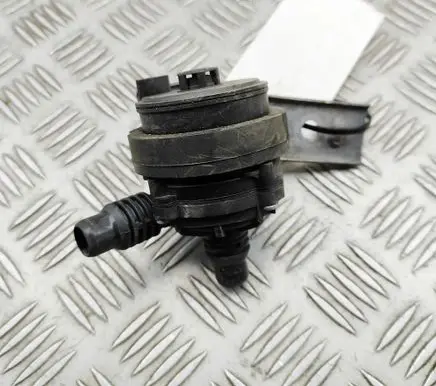 BMW X1 F48 F49 Electric auxiliary coolant/water pump 8643397