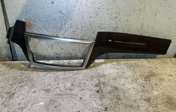 Dashboard glove box trim