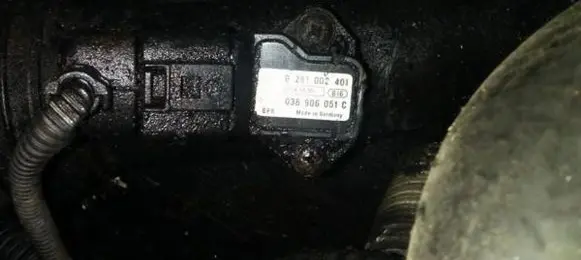 Volkswagen Golf V Air pressure sensor 0281002401 038906051C