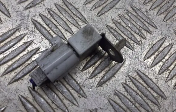Toyota Matrix (E130) ABS relay 90980-04154