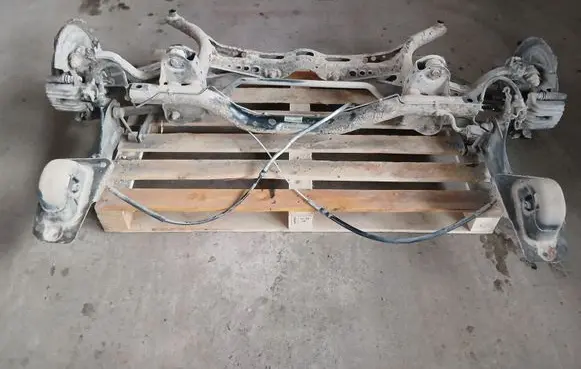Volkswagen Golf V Rear axle beam 
