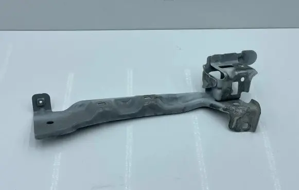 BMW 2 F44 Fender mounting bracket 7450377