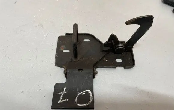 Audi Q7 4L Engine bonnet/hood lock/latch loop/hook 