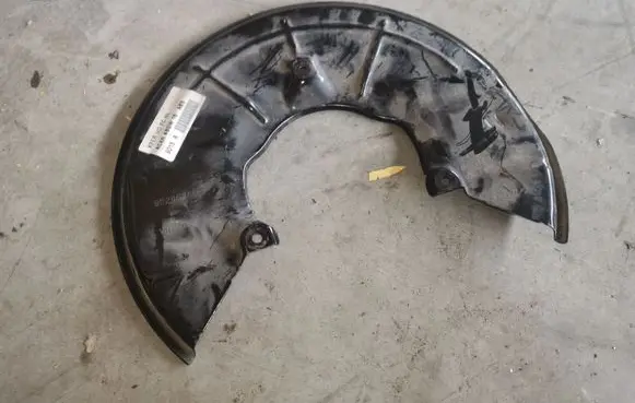 Buick Encore I Front brake disc dust cover plate 95286840