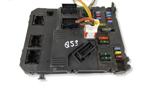 Peugeot 206 Fuse module 9657999780