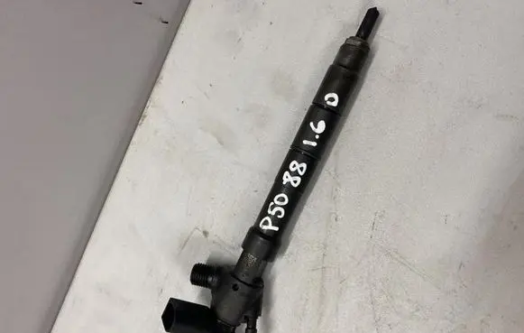 Skoda Octavia Mk3 (5E) Fuel injector 04L130277D