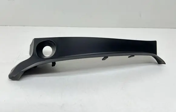 Mini Cooper Countryman F60 Rear/tail light trim molding 7424597