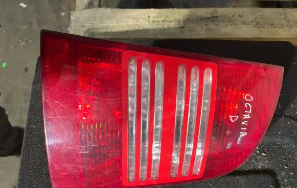 Skoda Octavia Mk1 (1U) Rear/tail lights 1U9945112 1U9945096