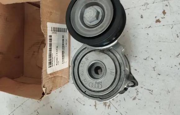 Porsche Cayenne (92A) Generator/alternator belt tensioner 95810236121 2802201 8055732129