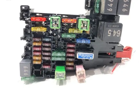 Volkswagen Tiguan Fuse box set 5Q0937615C