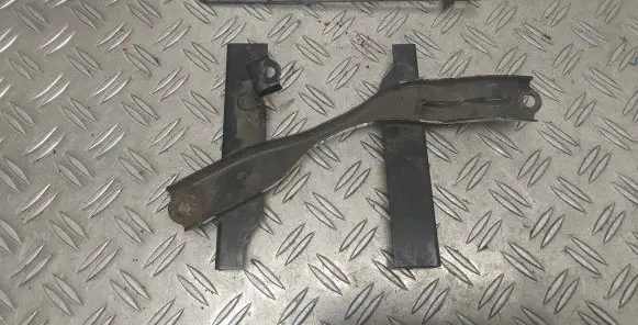 Battery bracket