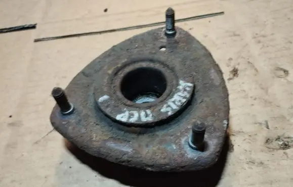 Toyota Yaris Coil spring mount 