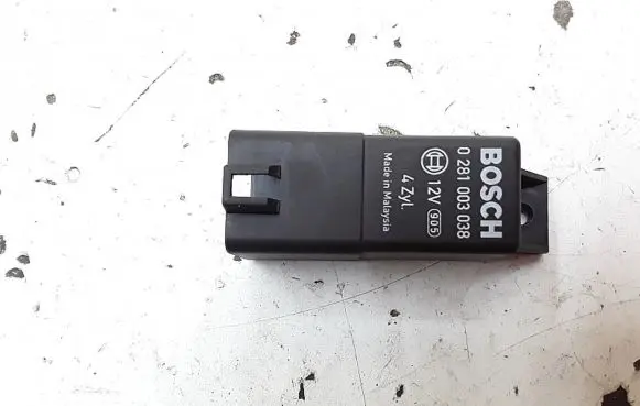 Skoda Octavia Mk2 (1Z) Glow plug pre-heat relay 0281003038 038907281d