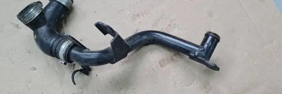 Audi A6 Allroad C6 Engine coolant pipe/hose 06B103221H