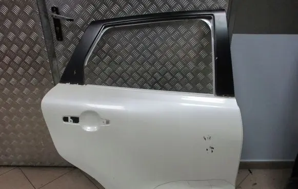 Suzuki Baleno IV Rear door