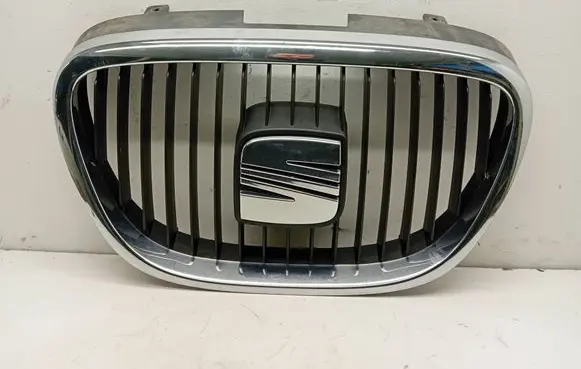 Front bumper upper radiator grill