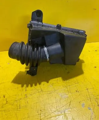 Ford C-MAX I Air filter box 3M519600