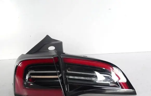 Tesla Model Y Rear/tail lights 1502086-00-D 1502088-00-B