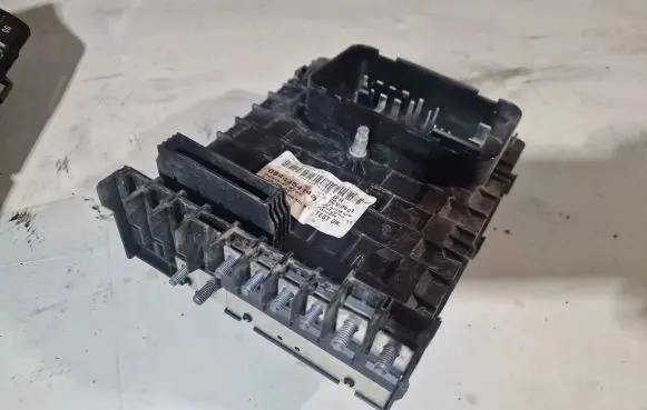 Volkswagen Scirocco Fuse module 1K0937125B