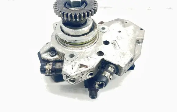 Mercedes-Benz CLS C219 Fuel injection high pressure pump A6420700501