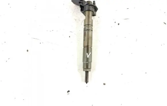 Mercedes-Benz C W203 Fuel injector 6420700587 6420701987