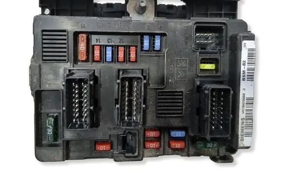 Peugeot Partner Fuse module U118470002J 581005678 9650618580
