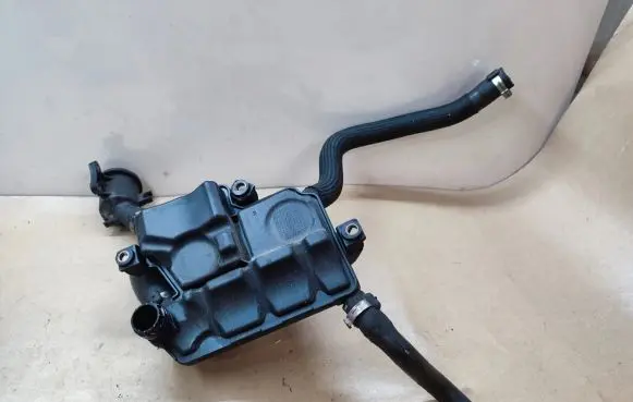 Land Rover Freelander 2 - LR2 Oil breather separator 965327528006