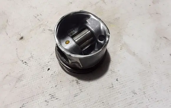 Volvo XC60 Piston with connecting rod 31339777