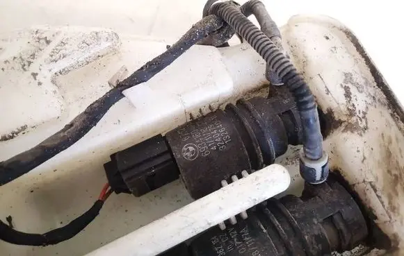 BMW 5 F10 F11 Windscreen/windshield washer pump 693416001