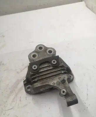 Jeep Cherokee Gearbox mount P68418876AA