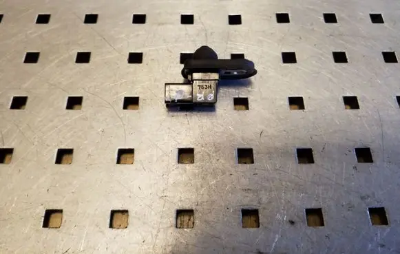 Mitsubishi Outlander Front door sensor 