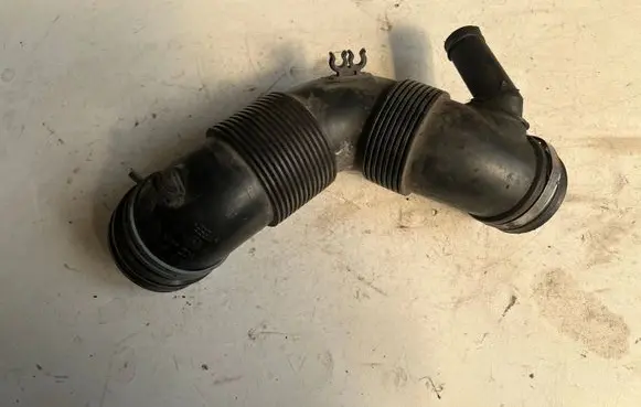 Volkswagen Touran II Air intake hose/pipe 3C0129654M