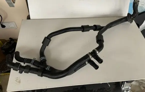 Audi Q7 4M Engine coolant pipe/hose 4M1819350